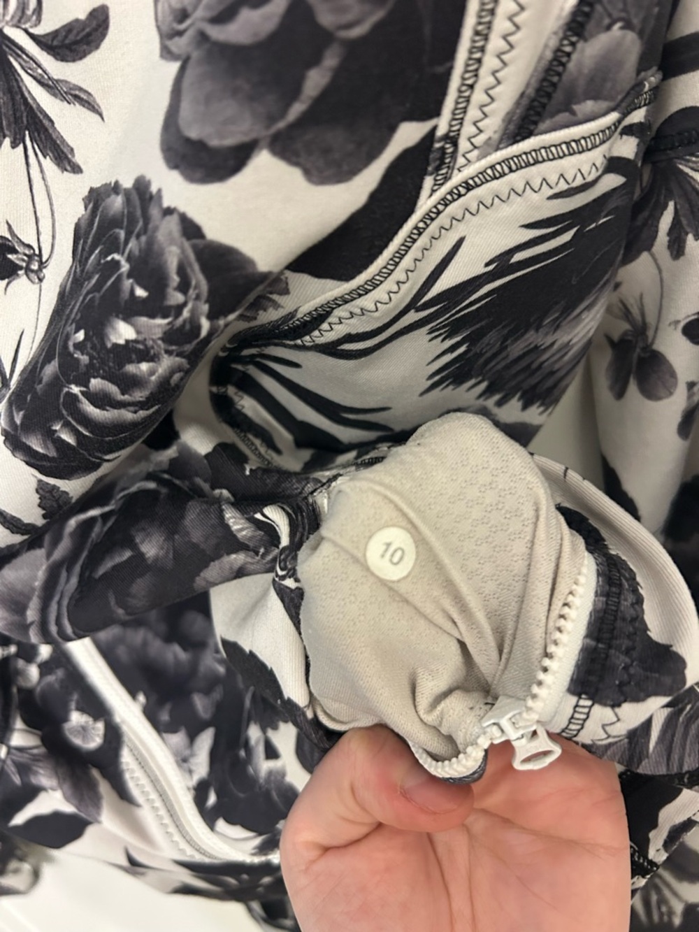 Lululemon Forme Jacket II Floral Brisk Bloom Black White Cuffins - Picture 8 of 12